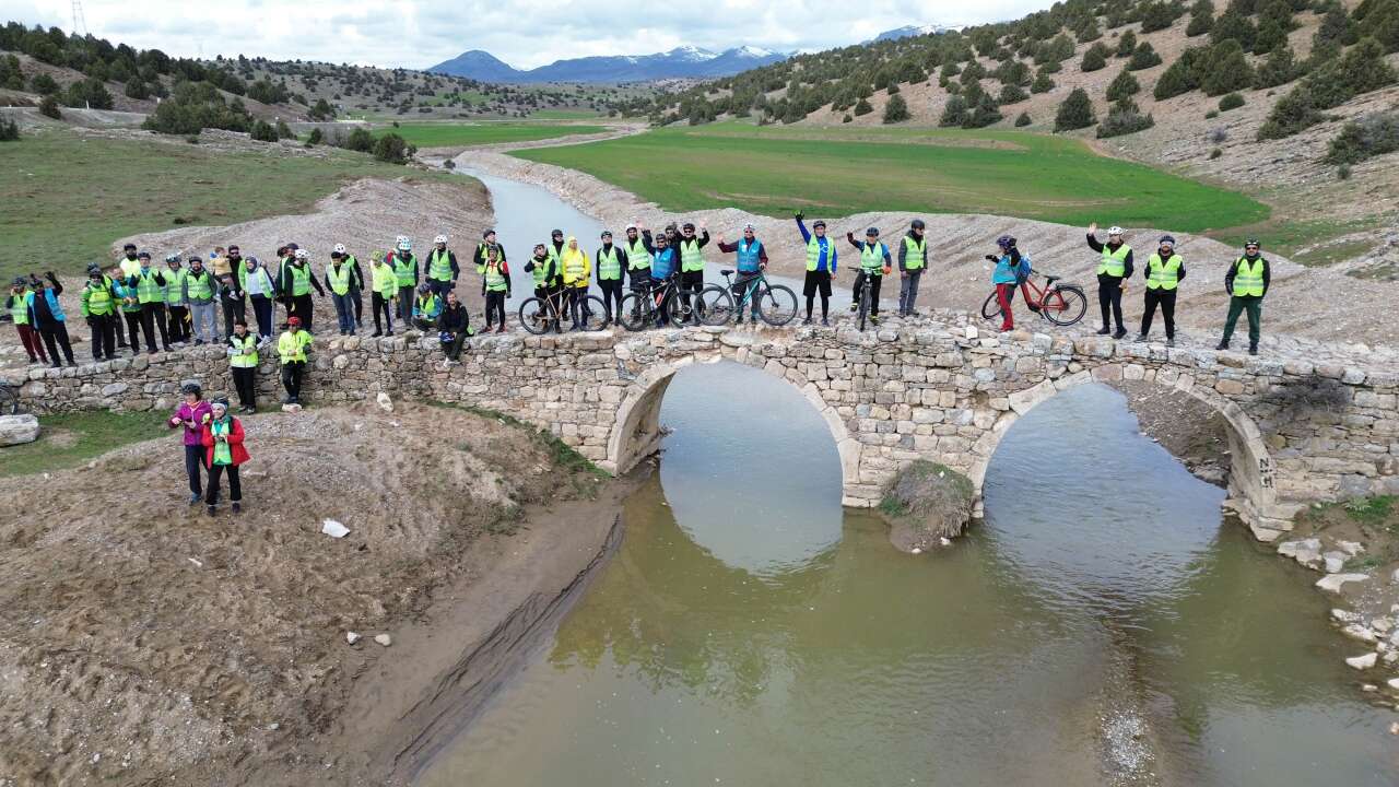 Konya’da bisikletçiler tarihe ve doğaya doğru pedal çevirdi 4